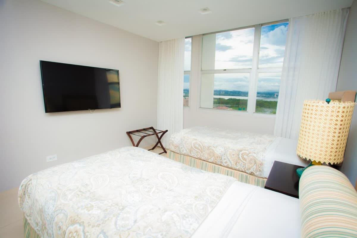 2Br Gem Ocean Front Building Isla Verde Beach San Juan Luaran gambar